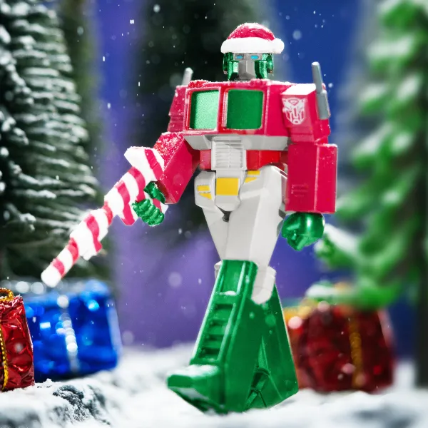 Super7 Transformers^Transformers Reaction Figure - Optimus Santa